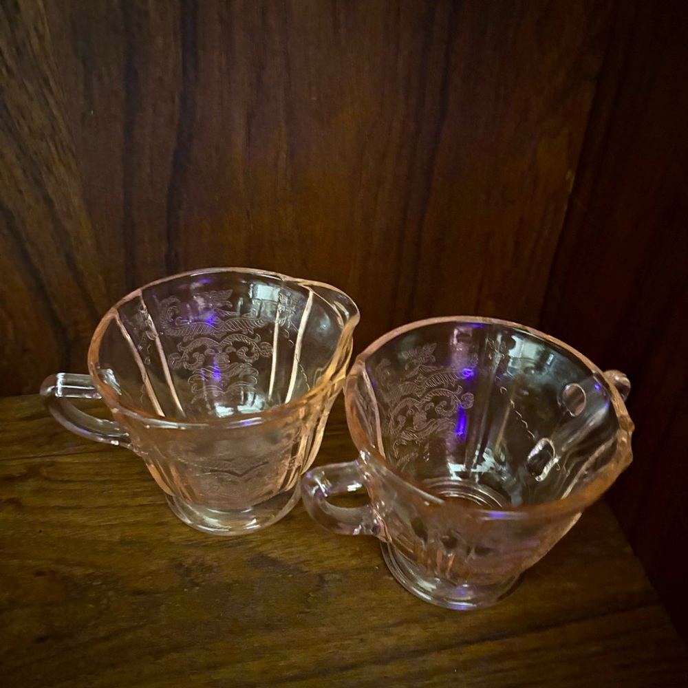 Anchor Hocking Pink "Mayfair" Creamer and Sugar Bowl Set Glows Under UV Light